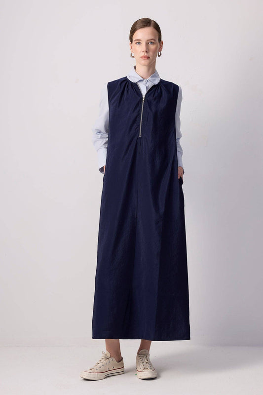 Abito lungo smanicato con zip