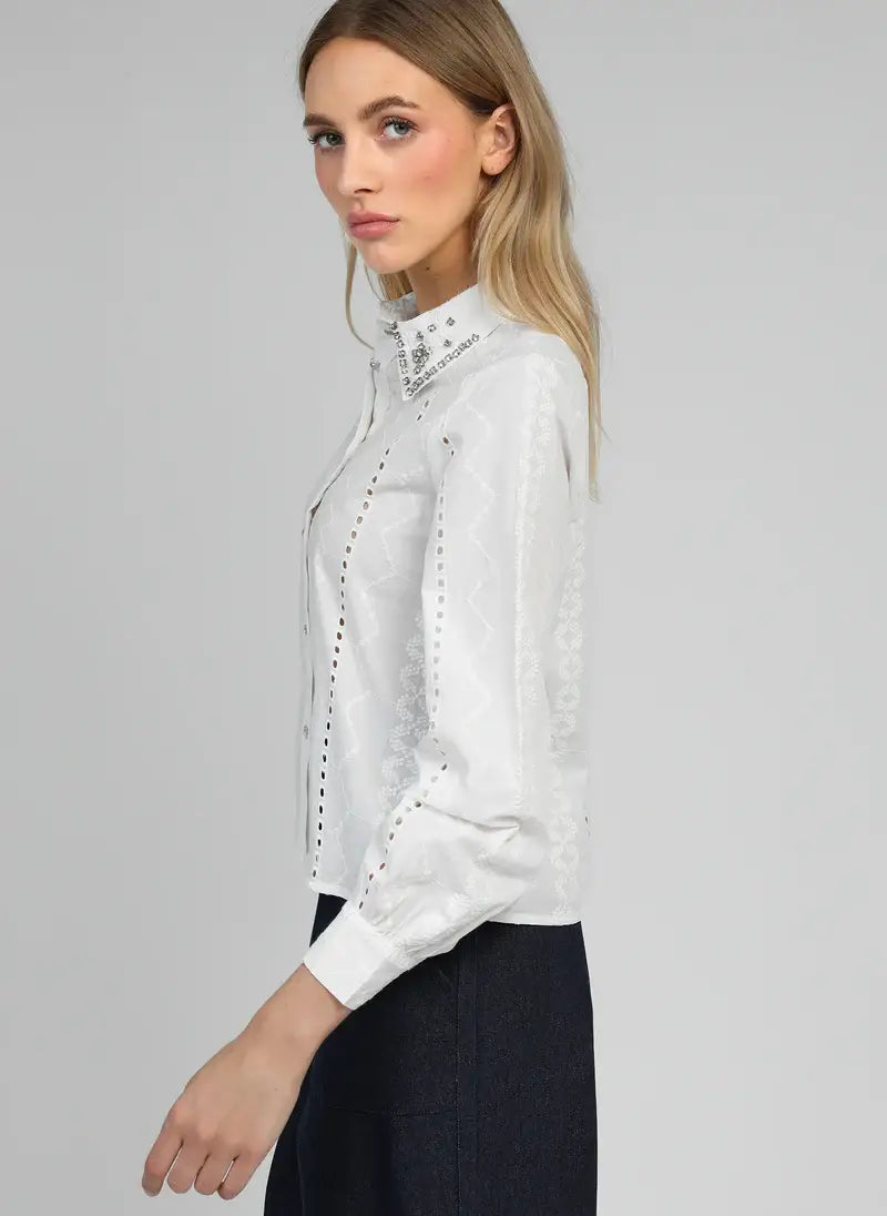 Camicia bianca in cotone con colletto gioiello