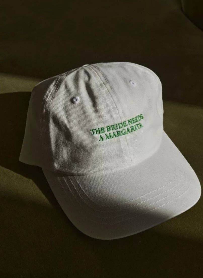 Cappellino dad ricamato "The Bride Needs a Margarita"