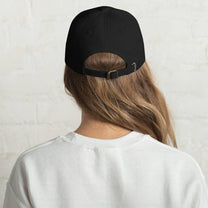 Cappellino in cotone con ricamo “More Wine s’il vous plaît”
