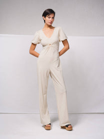 Tuta lunga a gamba larga con scollo a V e cut-out