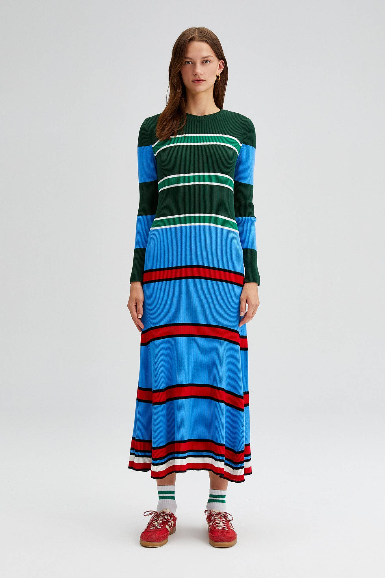 Abito lungo in maglia a righe multicolore