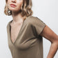 T-shirt in lyocell con scollo a V