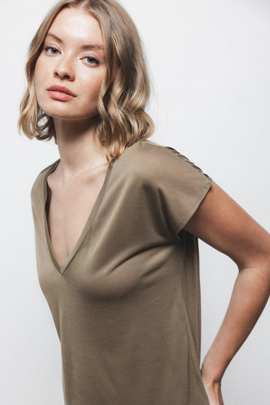 T-shirt in lyocell con scollo a V