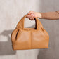 Borsa a mano morbida in ecopelle color cammello
