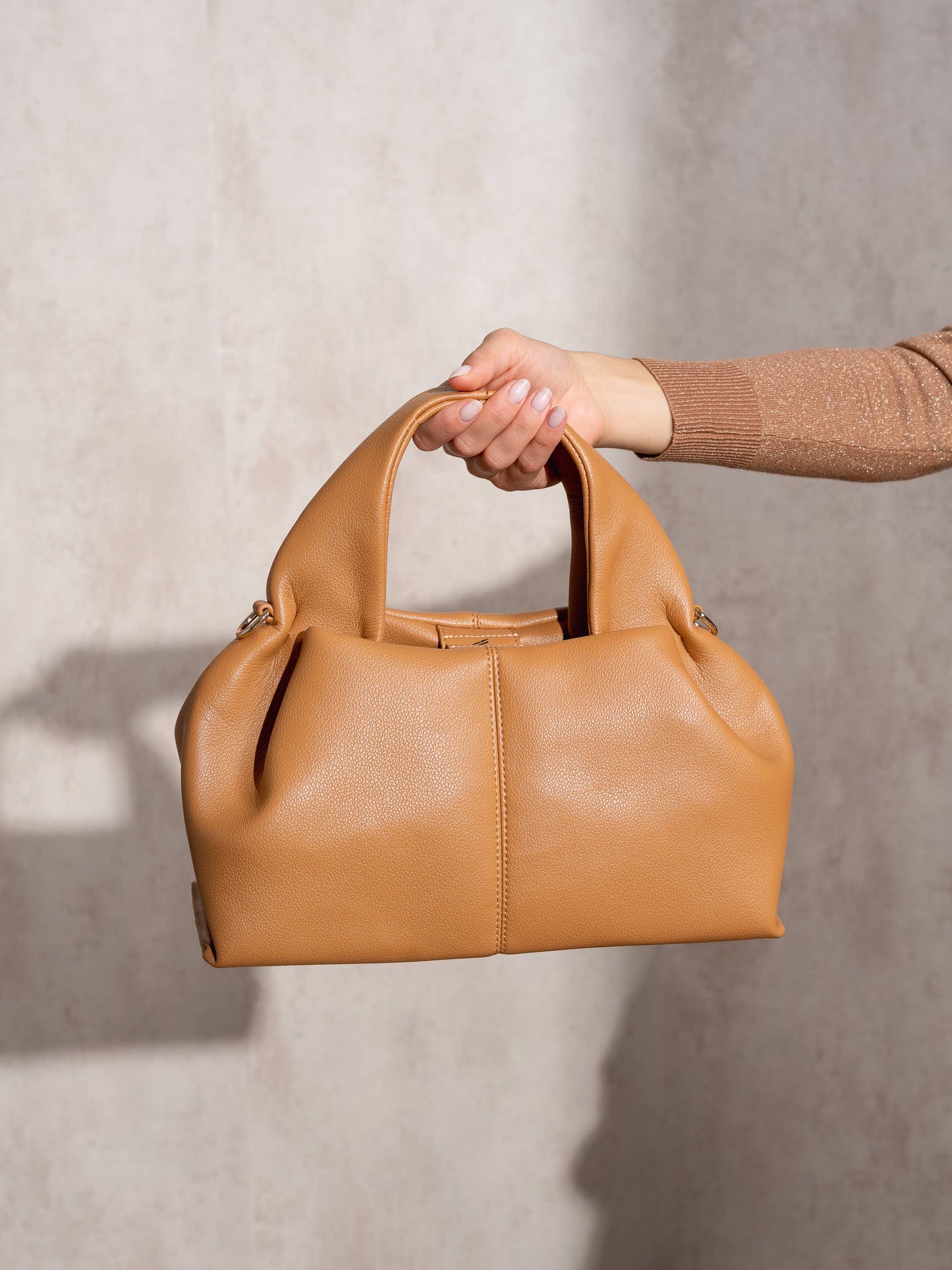 Borsa a mano morbida in ecopelle color cammello