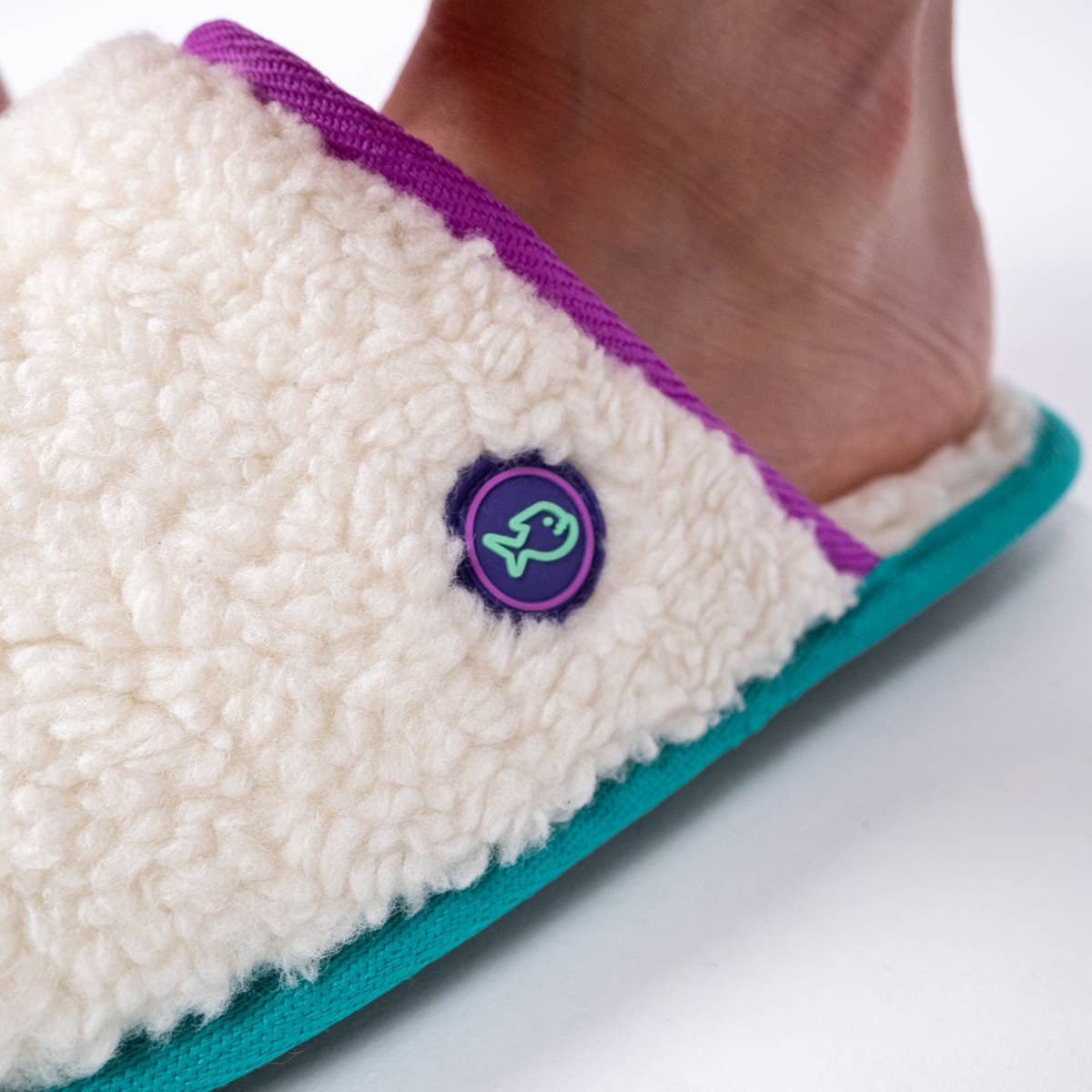 Pantofole in sherpa con bordi viola