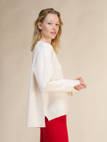 Maxi maglia oversize in misto cashmere con scollo a V e spacchi laterali