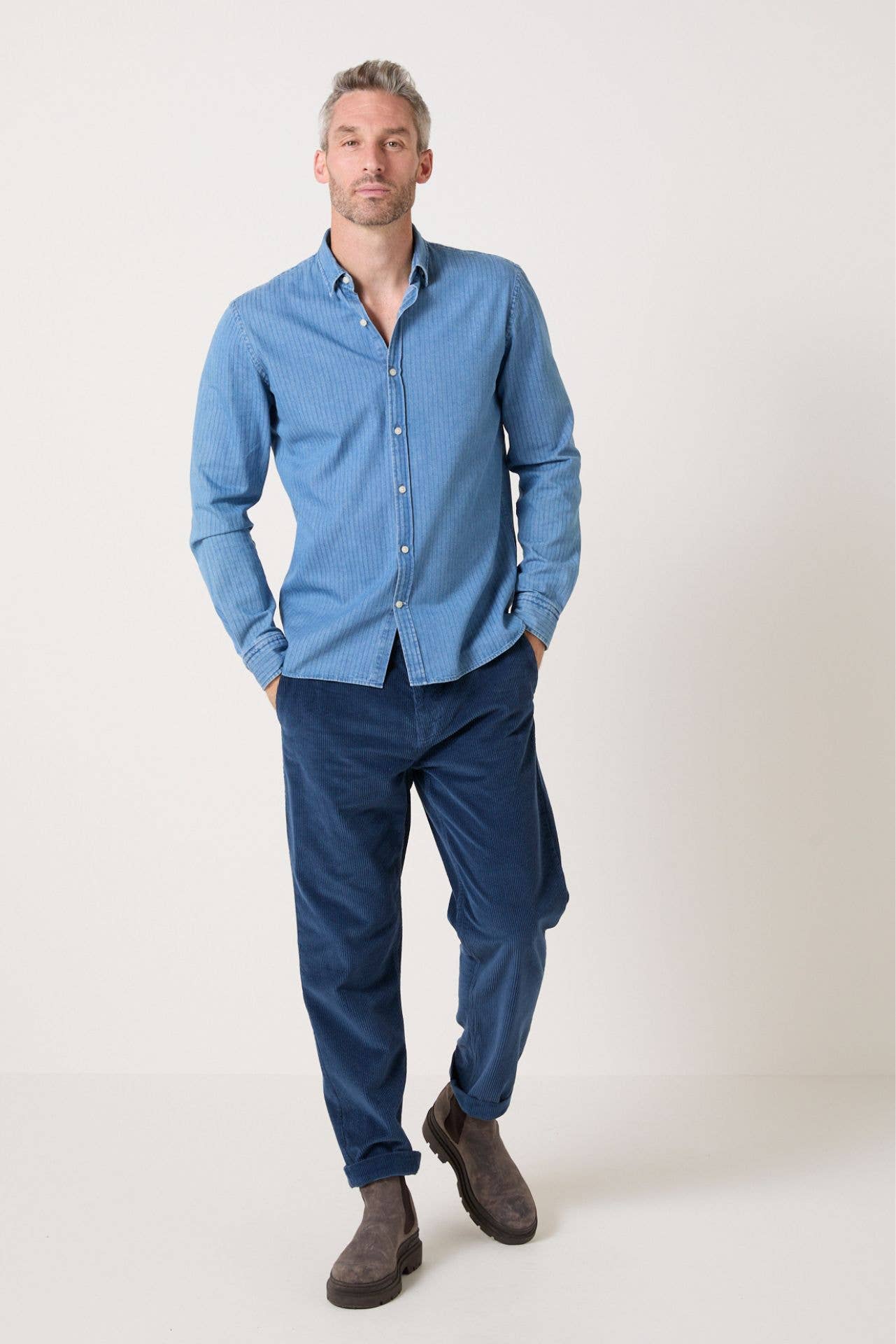 Pantaloni Sundy in velluto a coste blu celeste