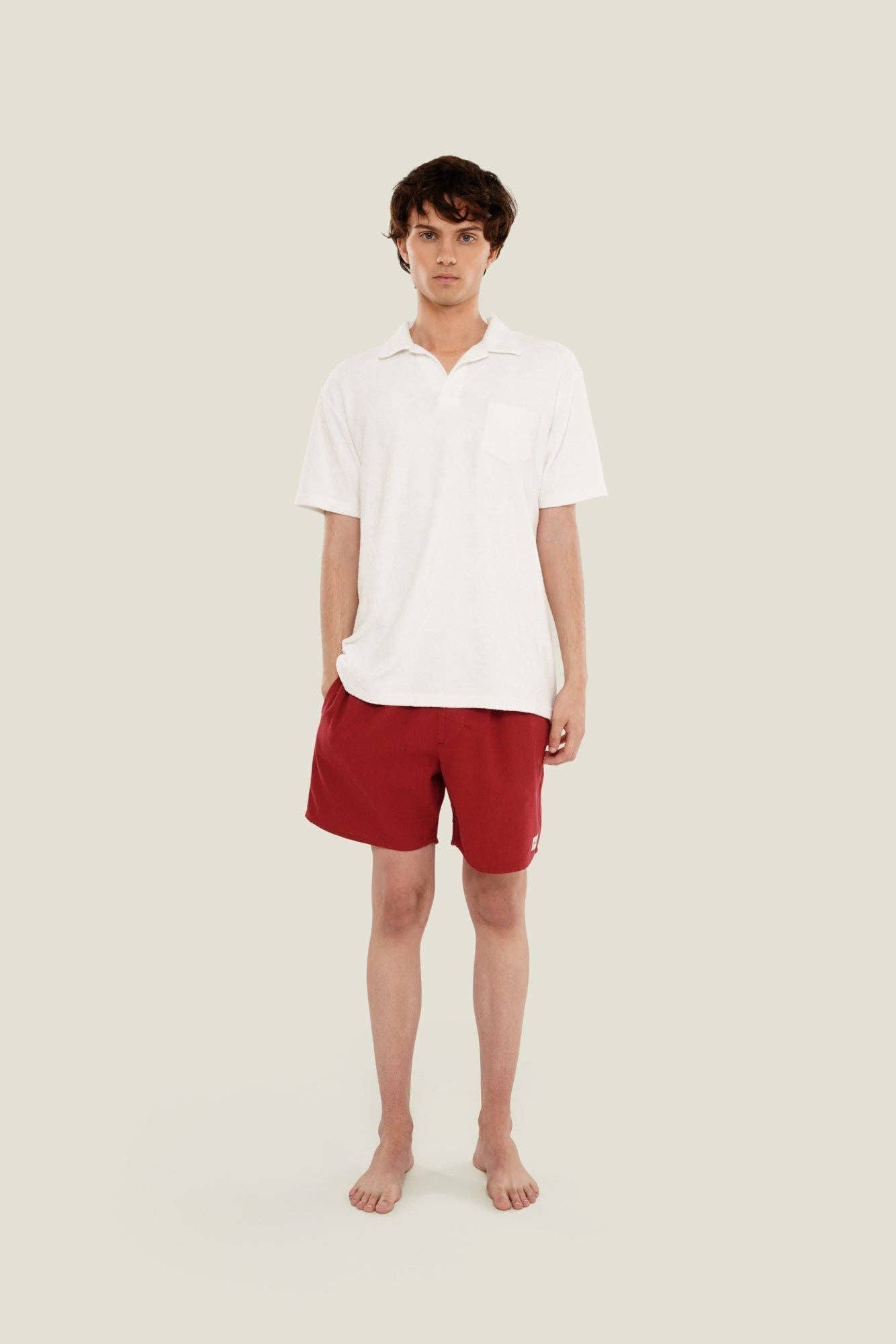 T-shirt in spugna bianca con colletto aperto