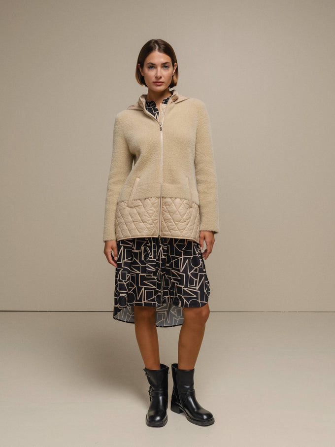 Giacca in maglia con cappuccio e inserti trapuntati