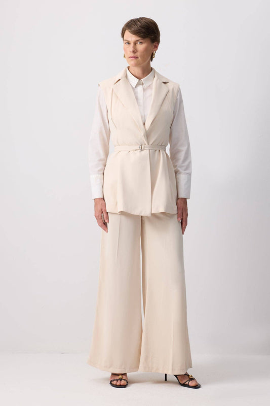 Completo elegante con gilet doppiopetto e pantaloni palazzo