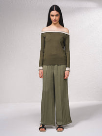 Maglione off-shoulder in lurex con profili a contrasto