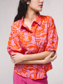 Blusa floreale con colletto e maniche corte