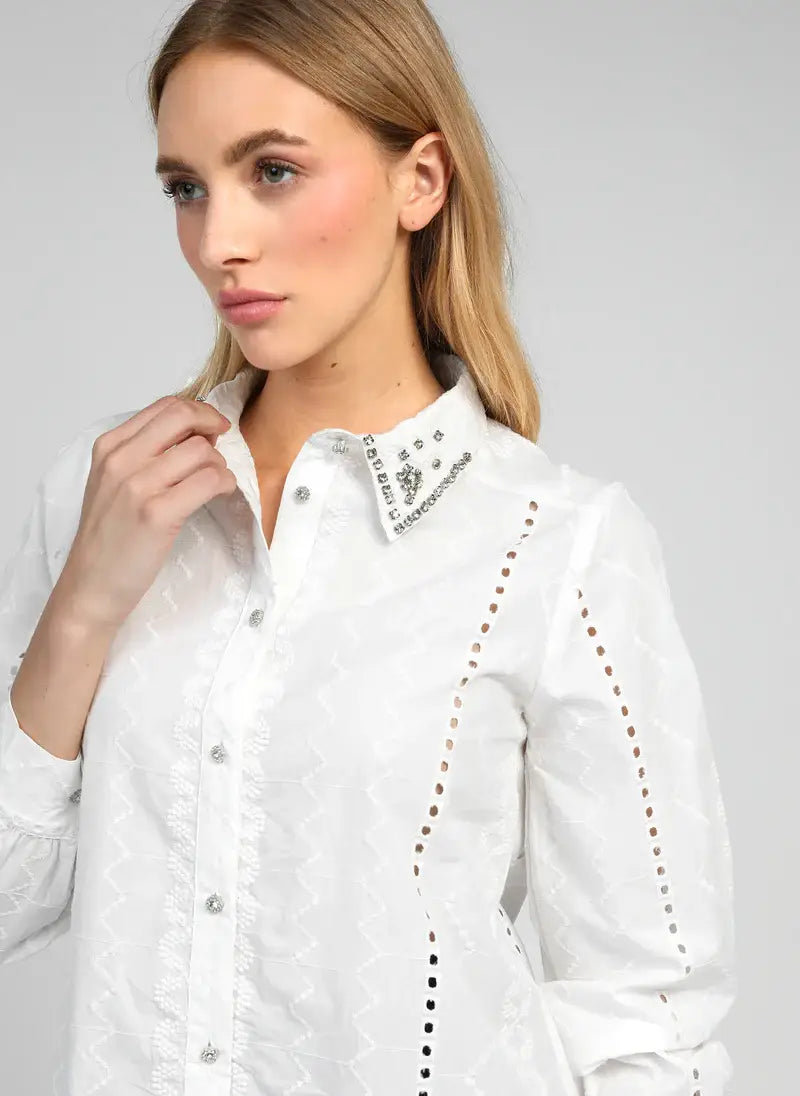 Camicia bianca in cotone con colletto gioiello