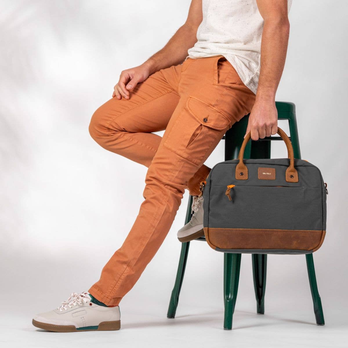 Borsa porta laptop khaki con zip arancione