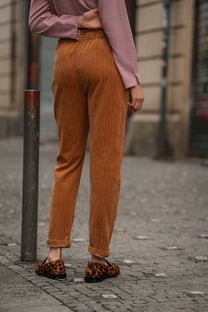 Pantaloni in velluto a coste cammello