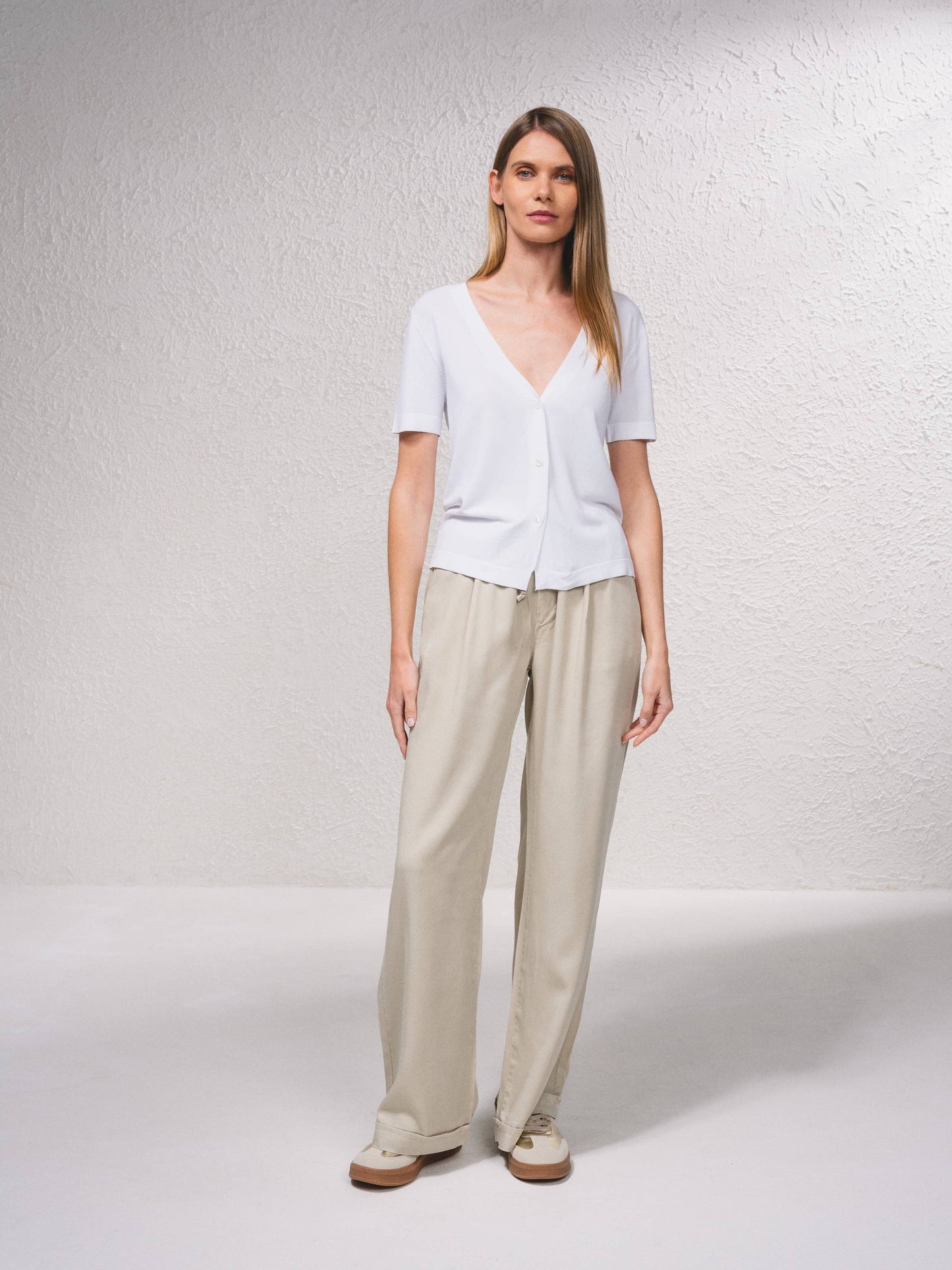 Cardigan in maglia fine con scollo a V e maniche corte