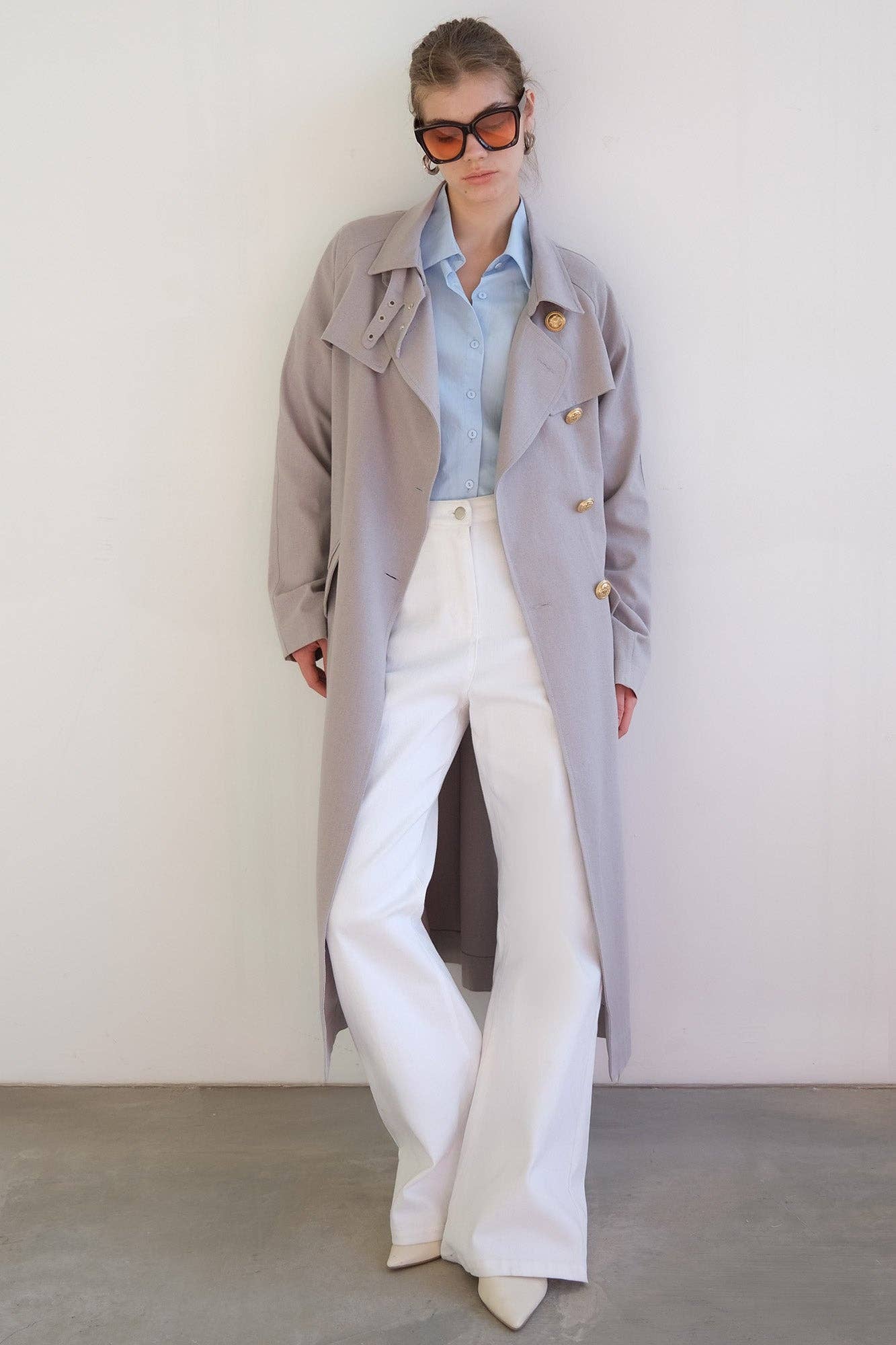 Trench coat doppiopetto in lino con bottoni dorati