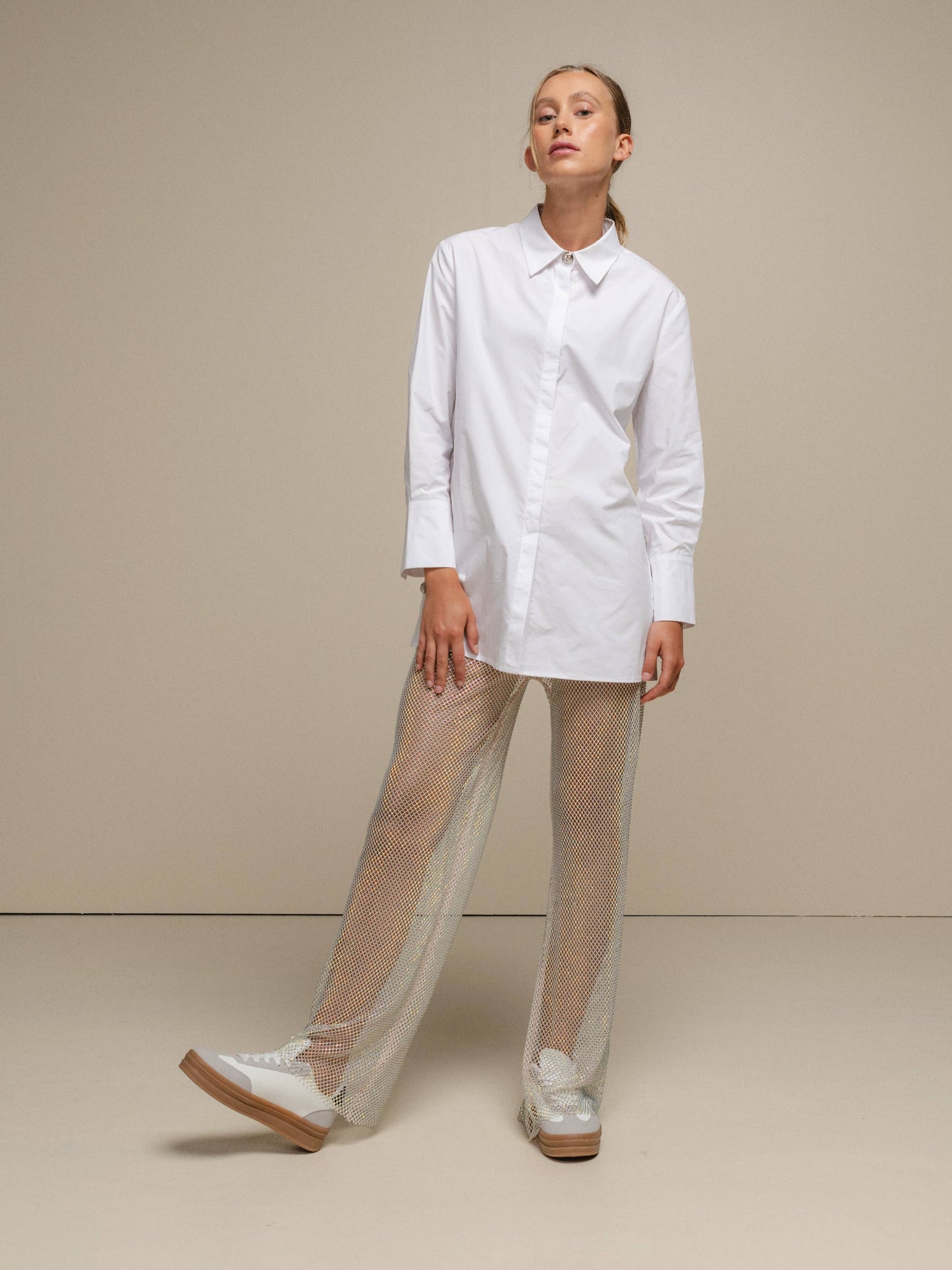 Camicia lunga bianca in cotone da donna