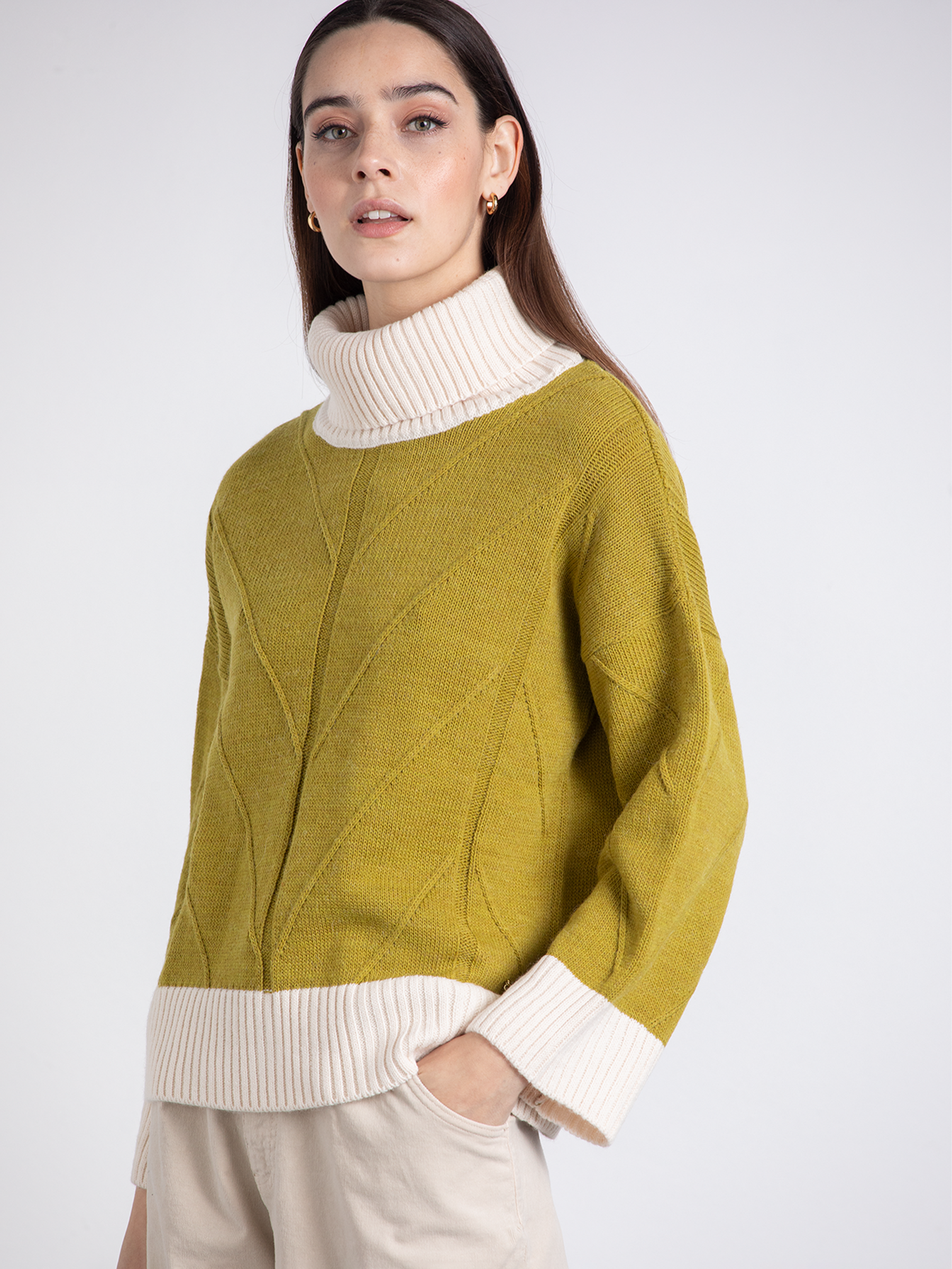 Maglione in maglia con collo alto a contrasto