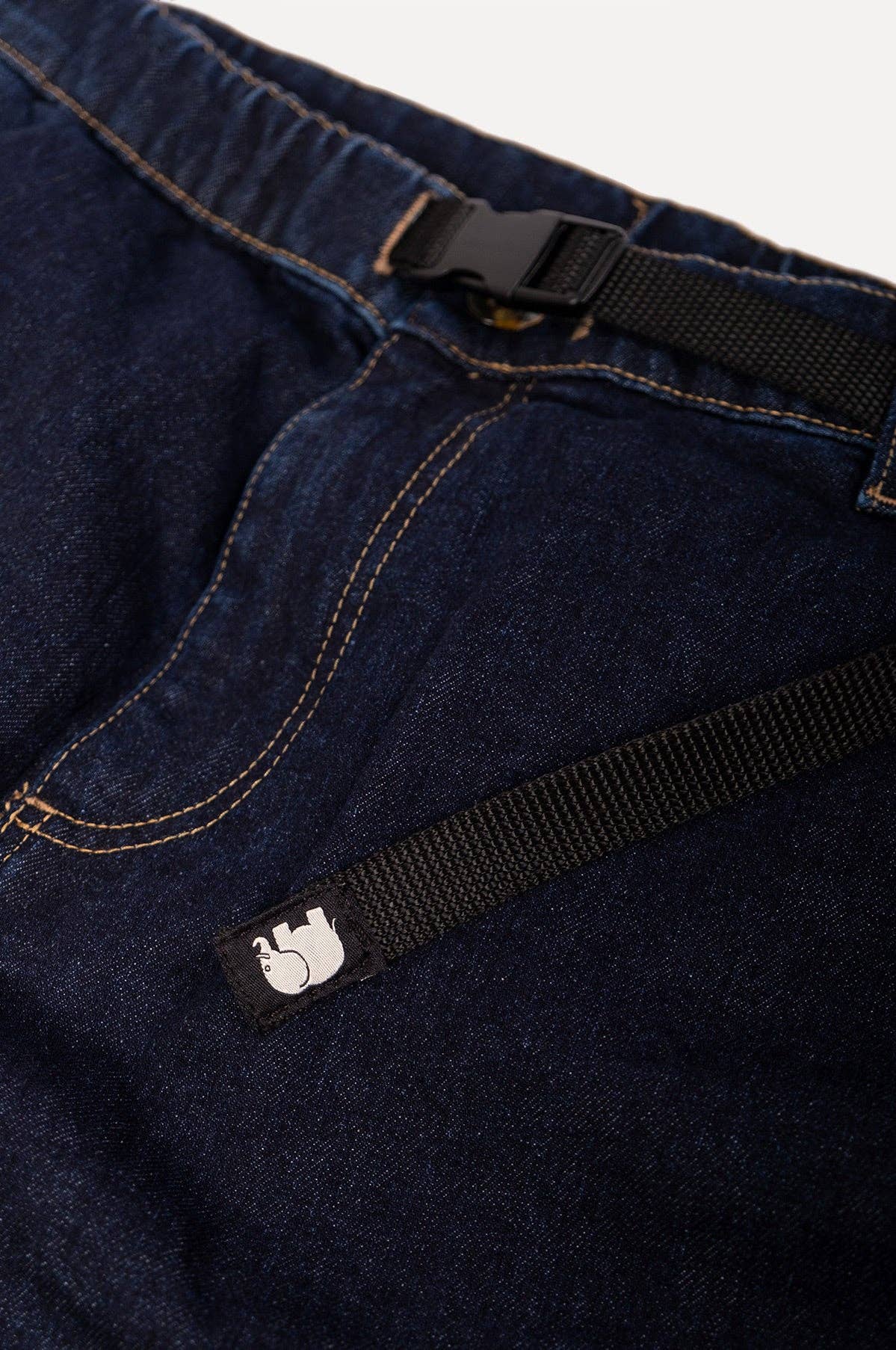 Pantaloni da arrampicata in denim riciclato con lavaggio all’ozono