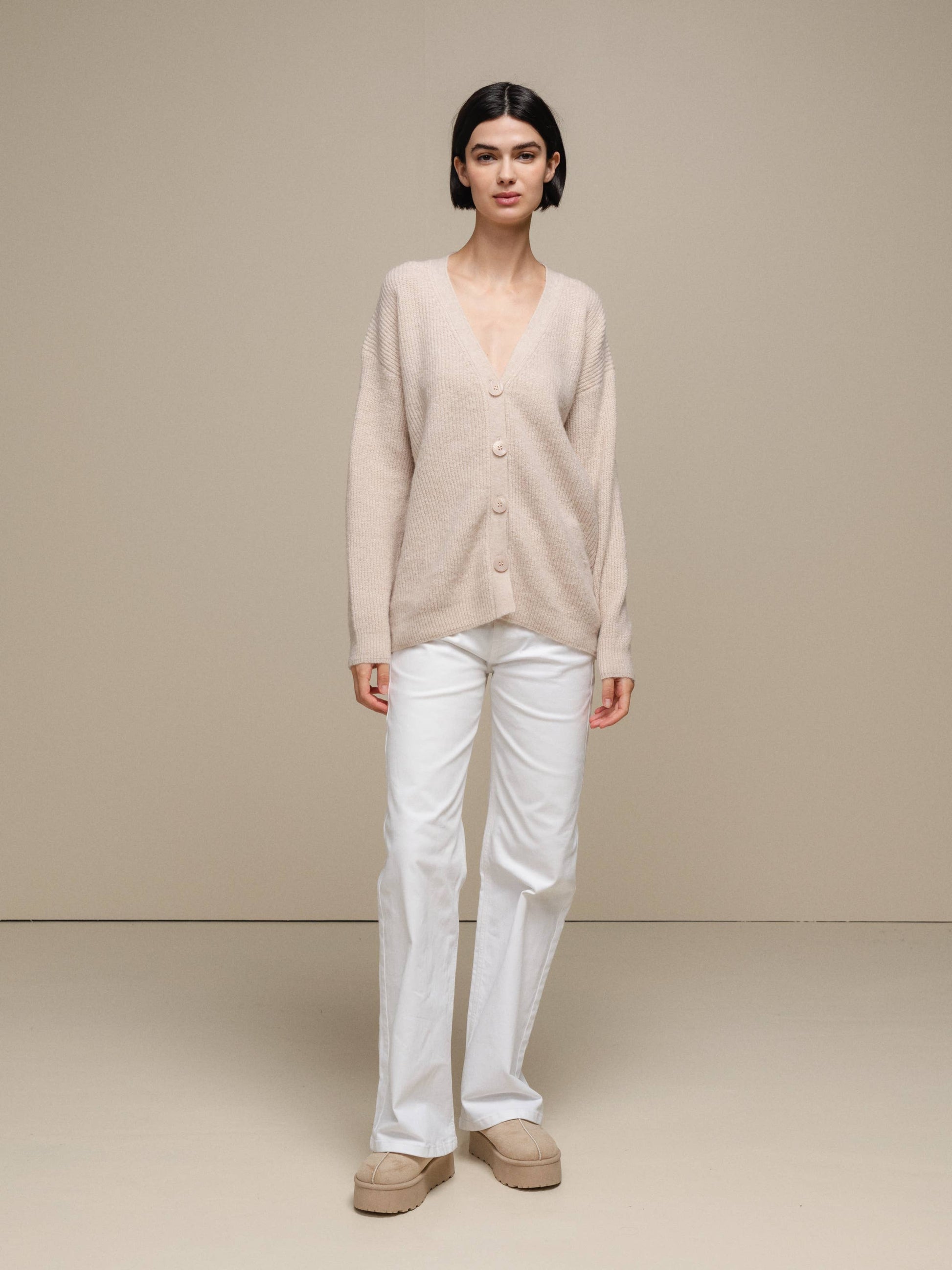 Cardigan in maglia con scollo a V e bottoni