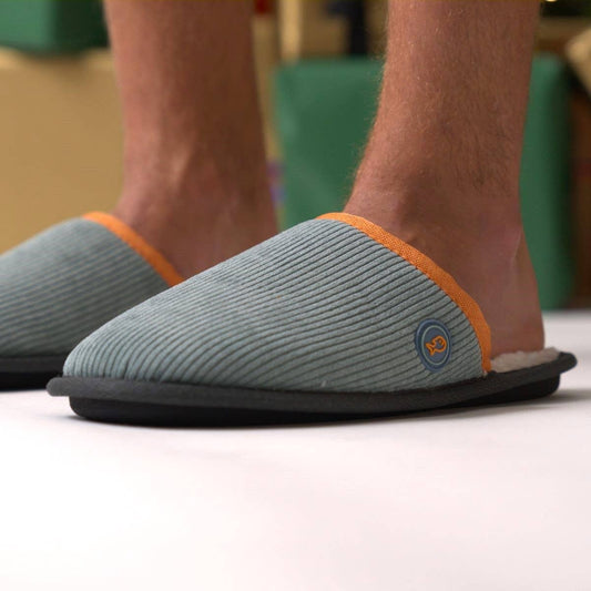 Pantofole in velluto blu con interno in sherpa