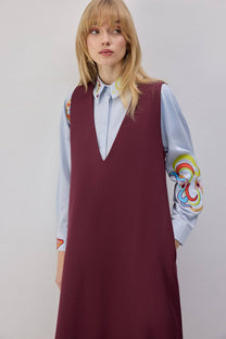 Abito pinafore lungo con scollo a V