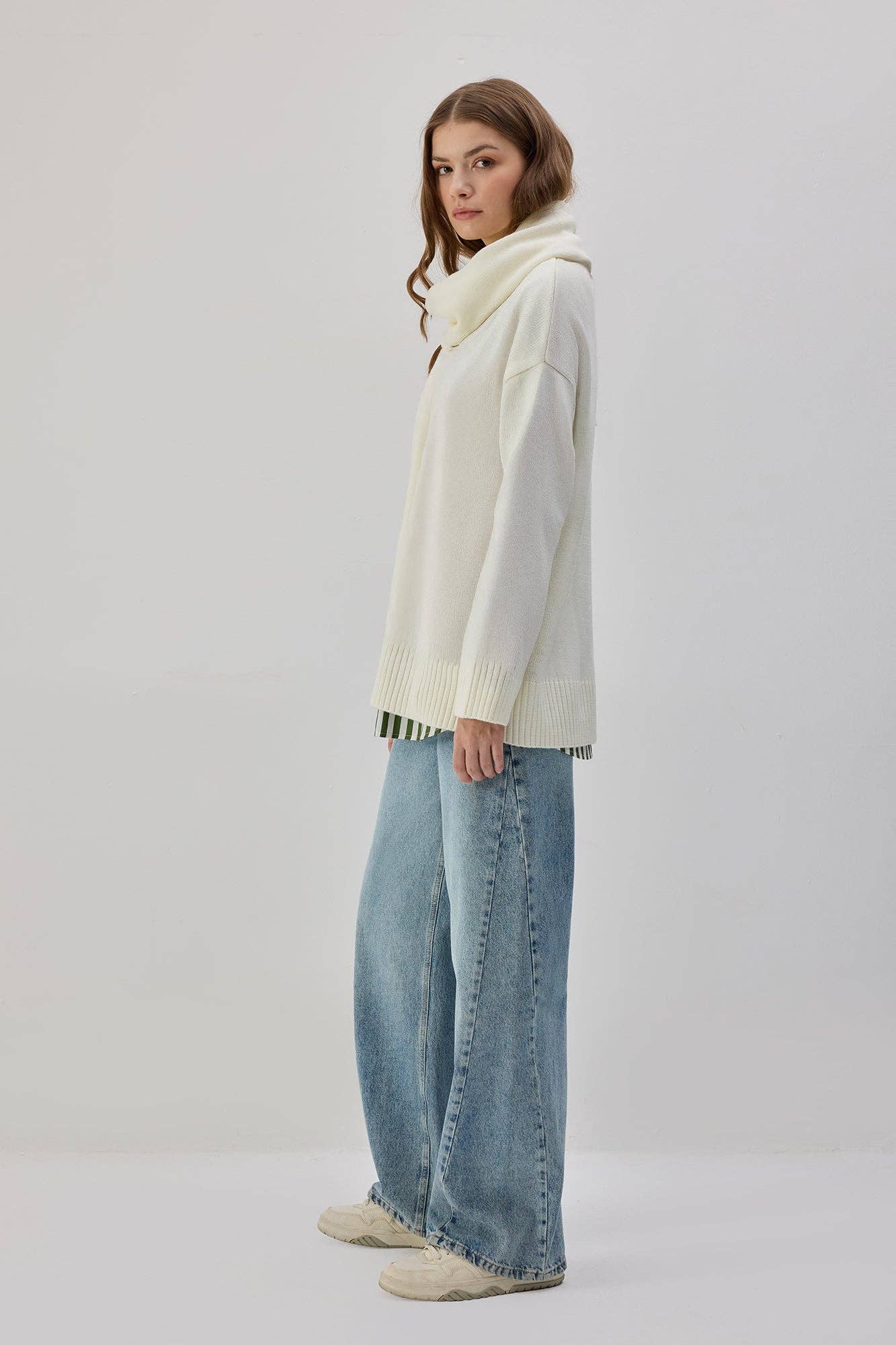 Maglione in maglia con sciarpa integrata