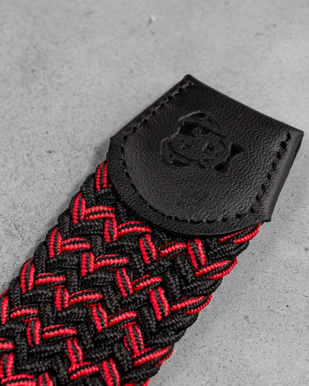 Cintura elastica intrecciata rosso e nero con fibbia