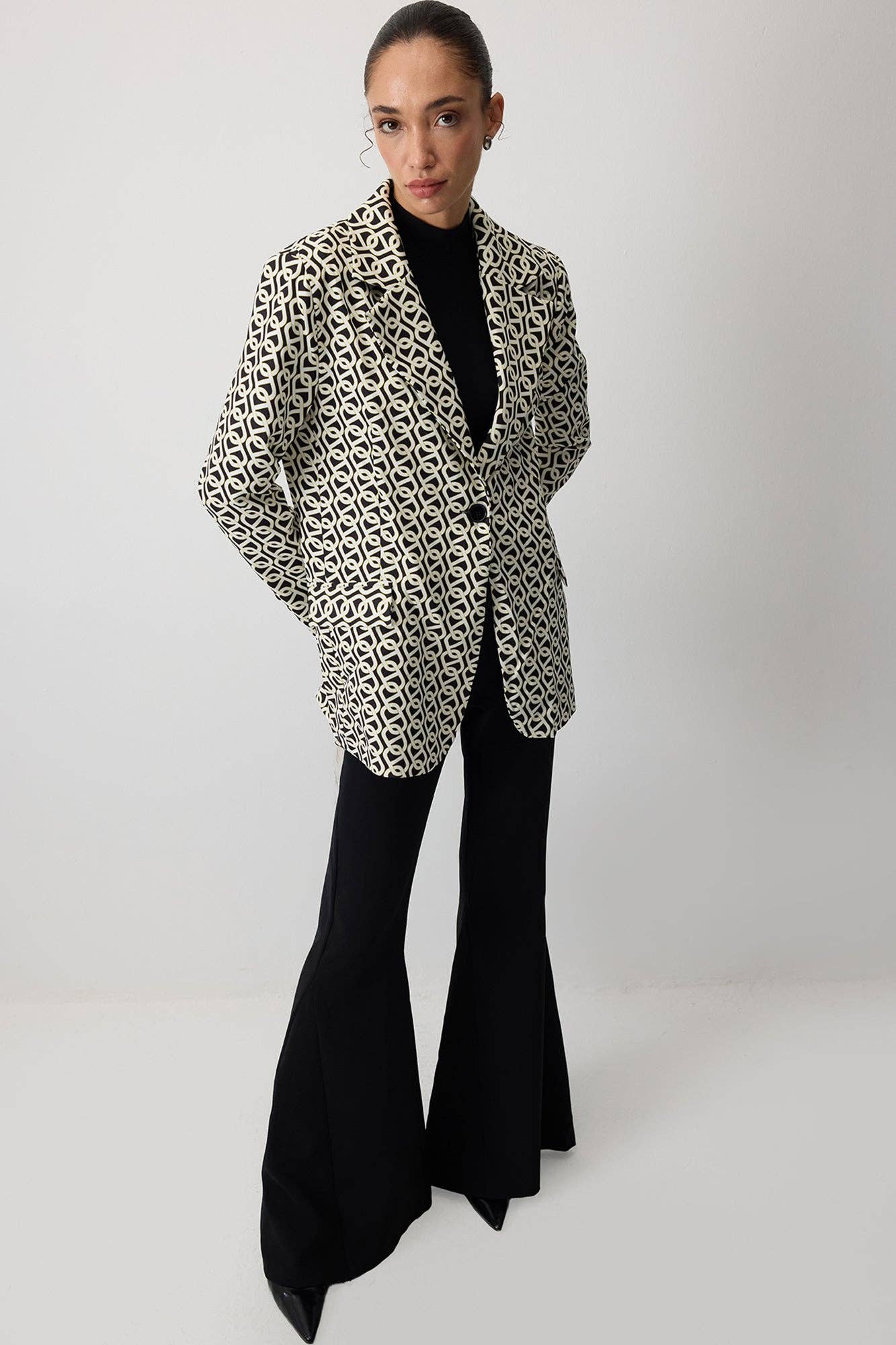 Blazer oversize ecru con motivo Lock