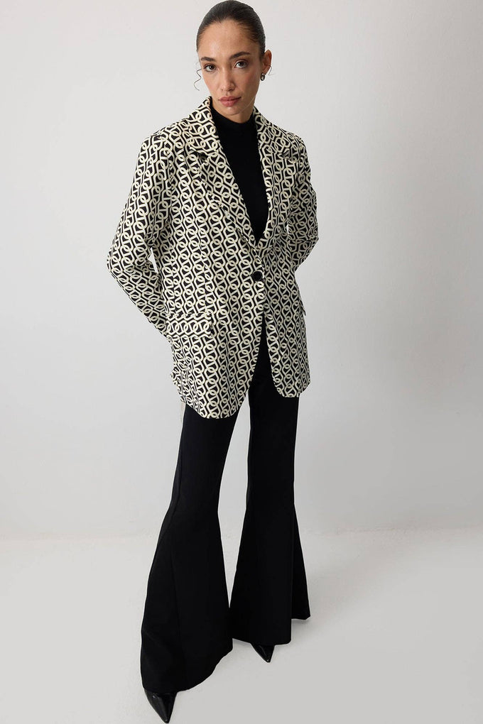 Blazer oversize ecru con motivo Lock