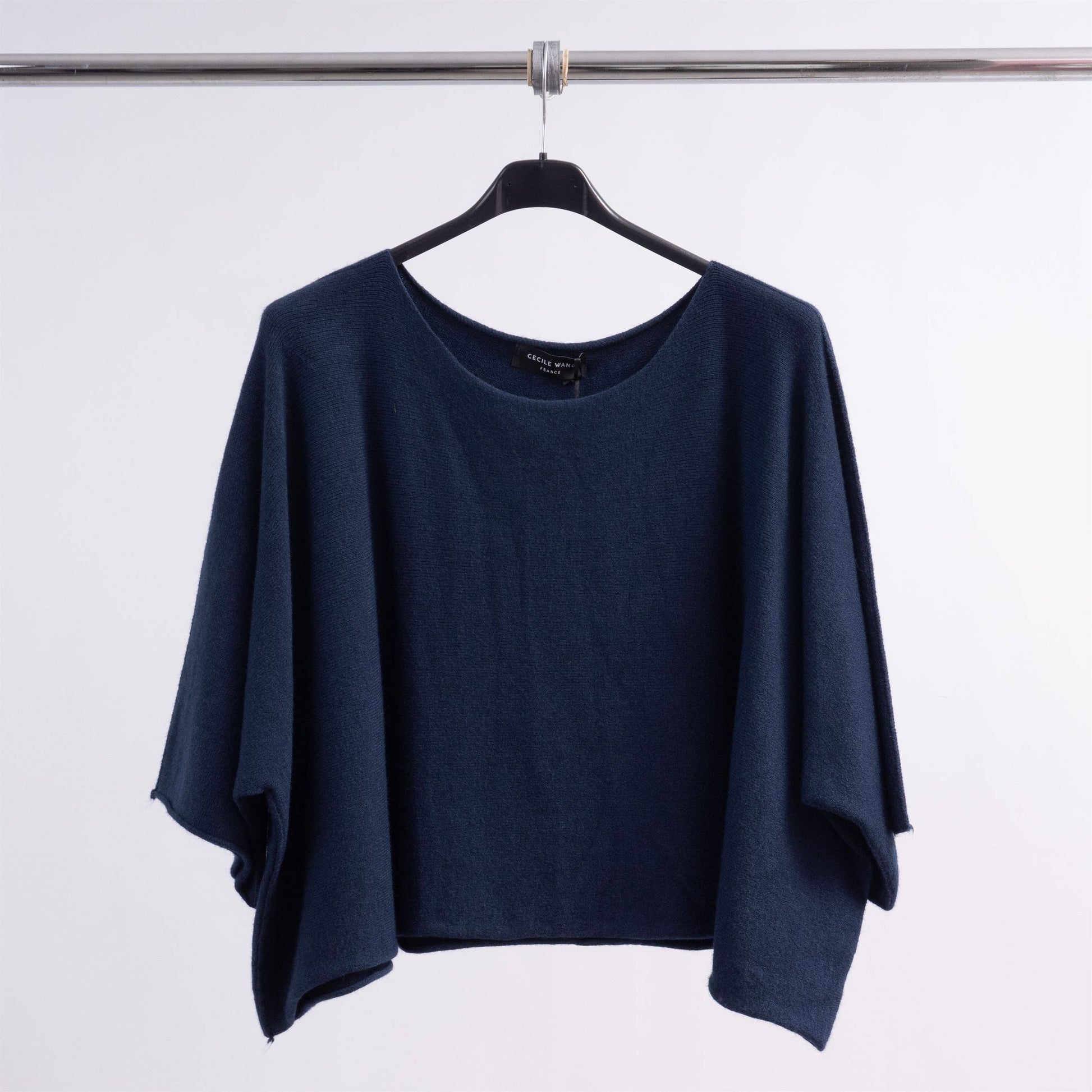 Maglia ampia con scollo a barca e maniche pipistrello
