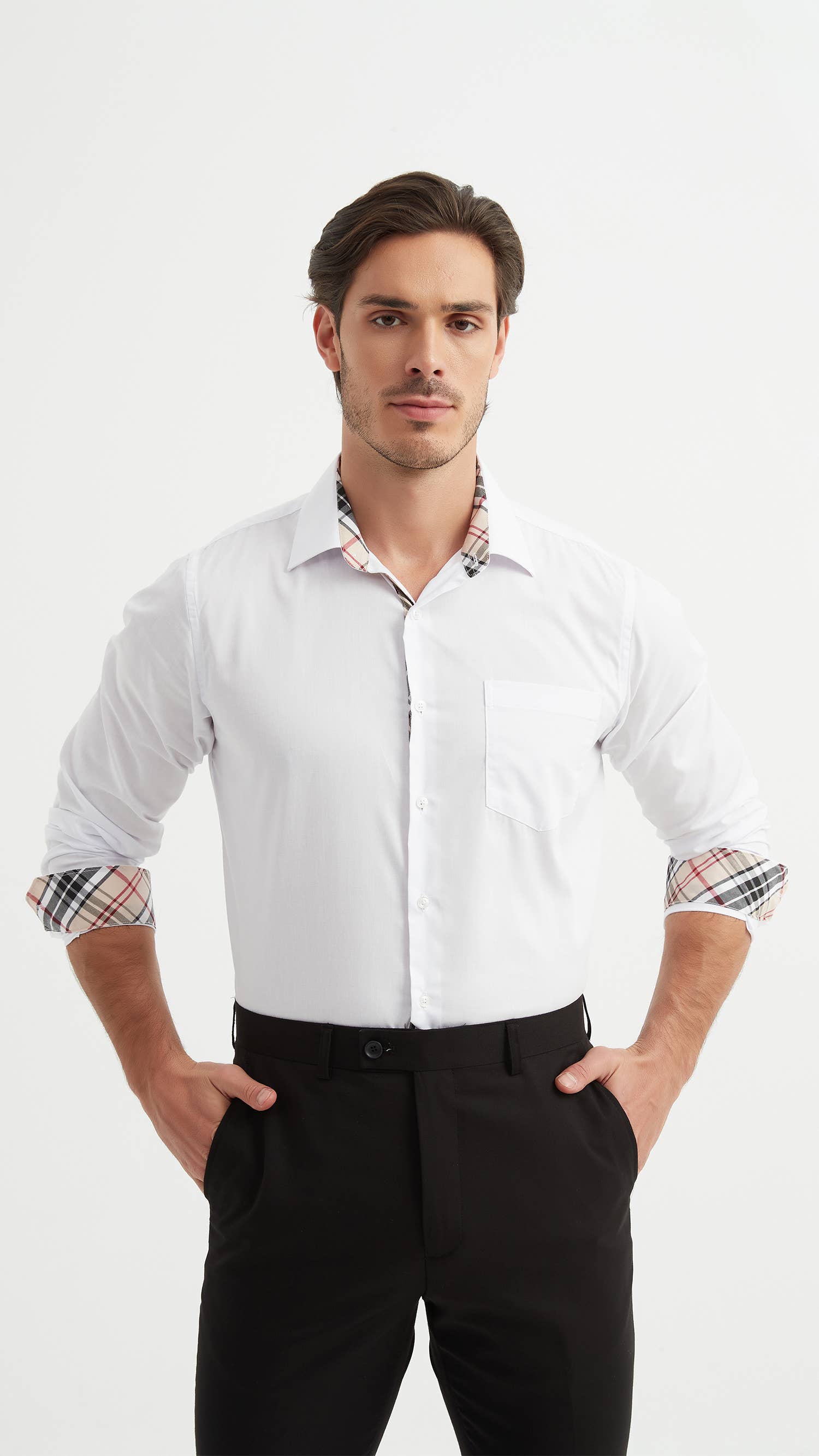 Camicia bianca comfort fit con dettagli tartan