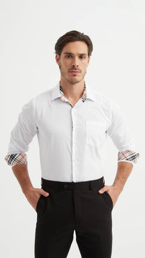 Camicia bianca comfort fit con dettagli tartan