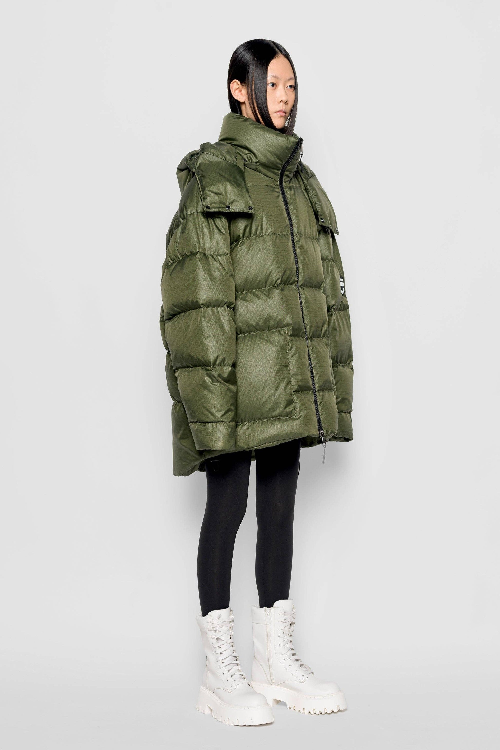 Piumino Iconica verde militare con cappuccio removibile