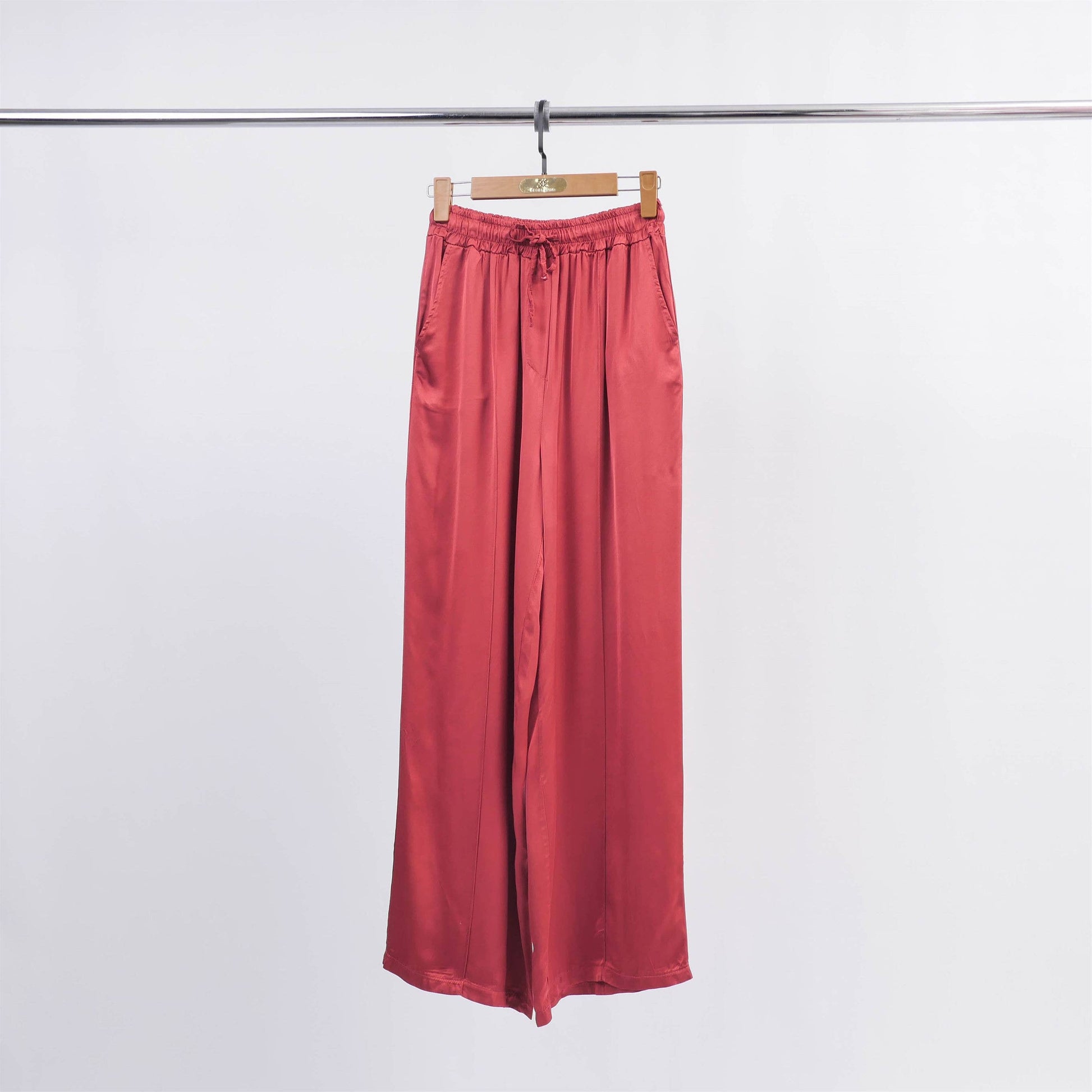 Pantaloni fluidi in raso a gamba ampia