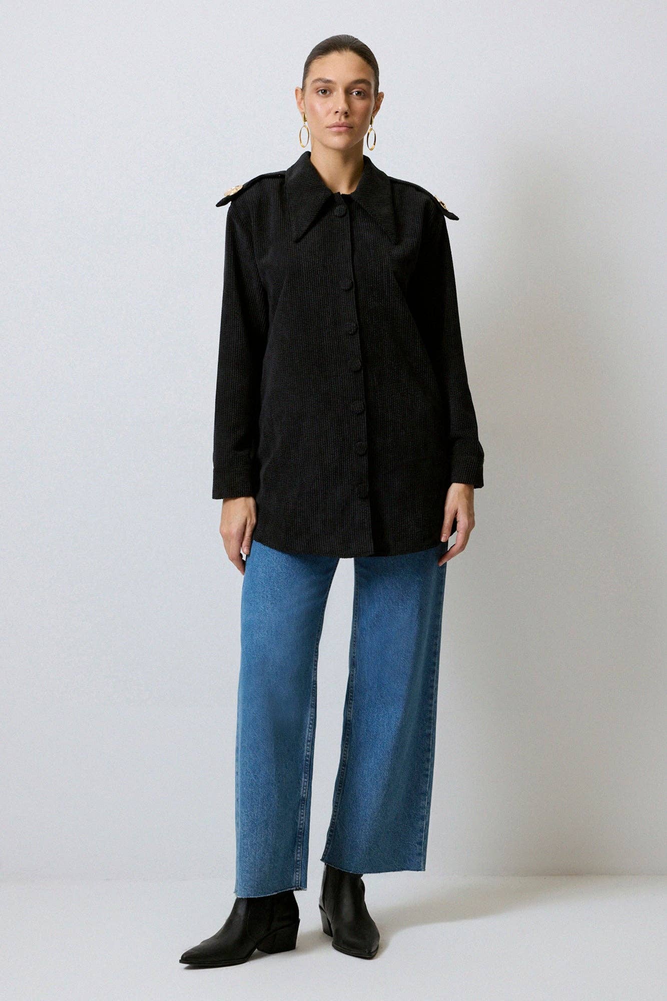 Overshirt in velluto a coste con spalline e bottoni dorati