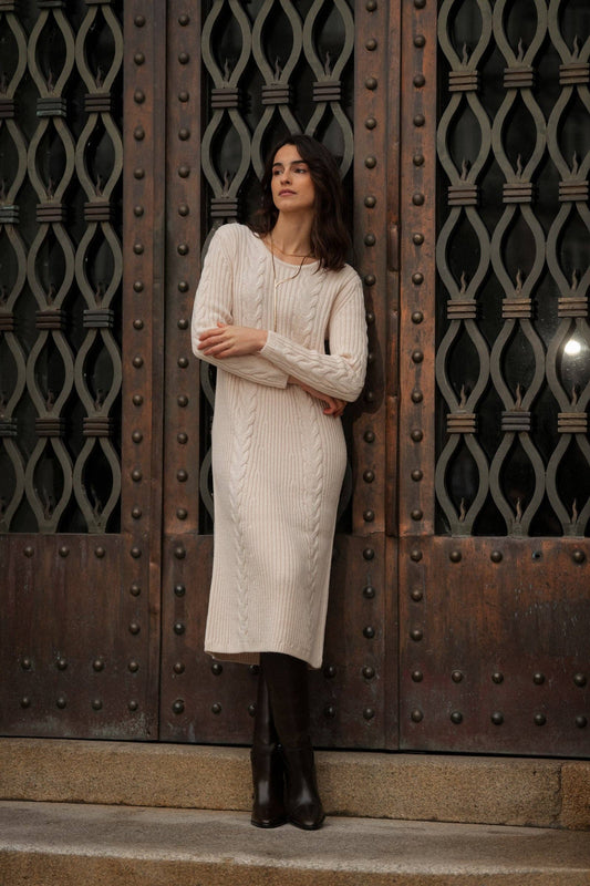 Abito midi in maglia a coste con trecce