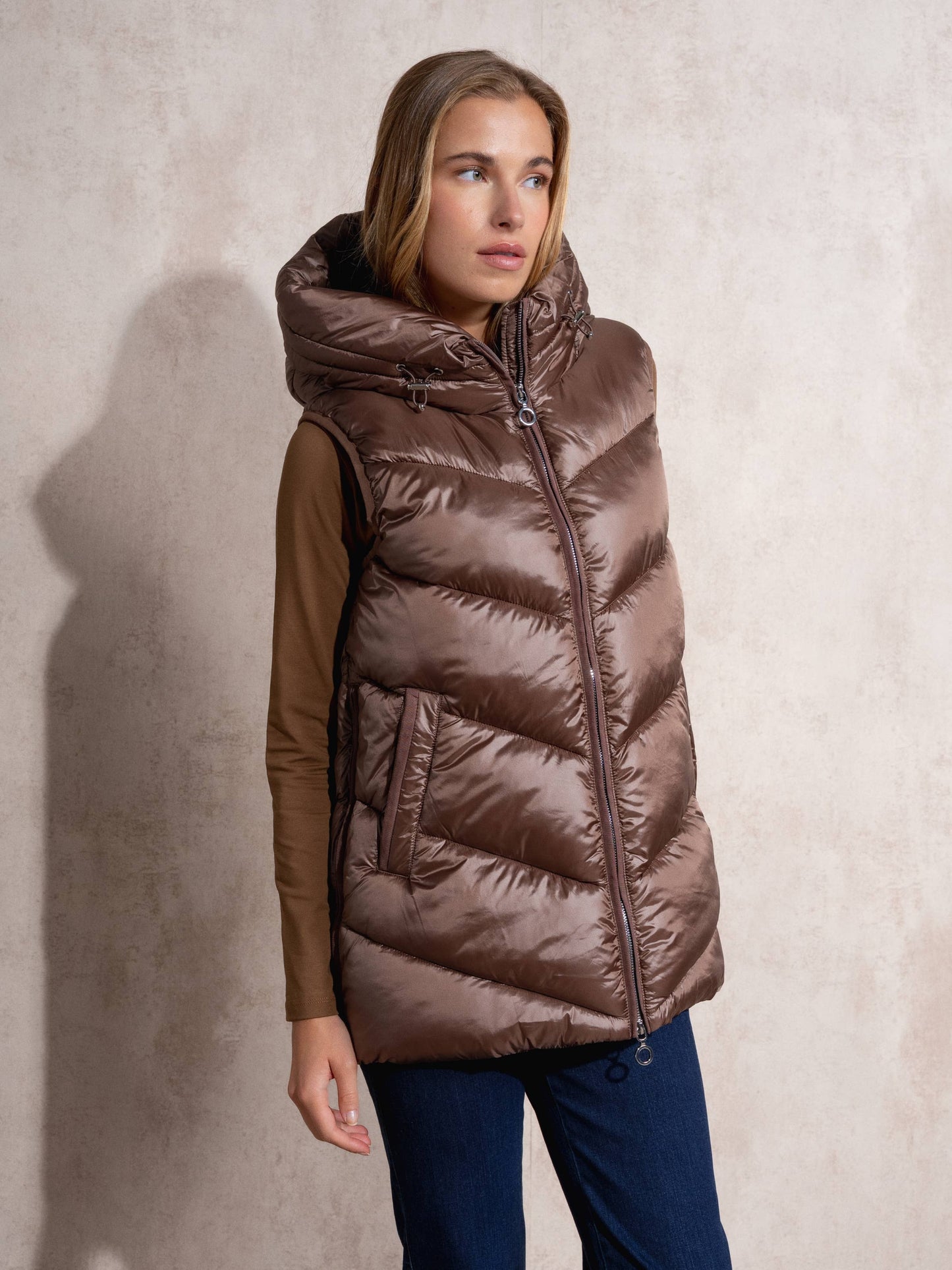 Gilet imbottito lungo con cappuccio da donna