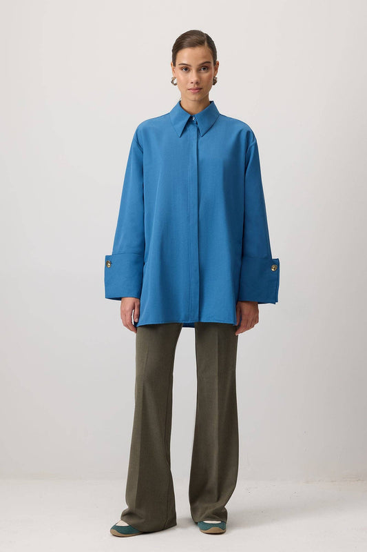 Camicia in popeline con polsini ampi