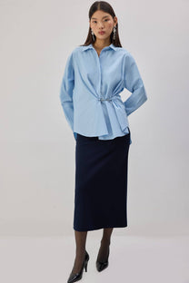 Camicia in popeline con accessori in metallo