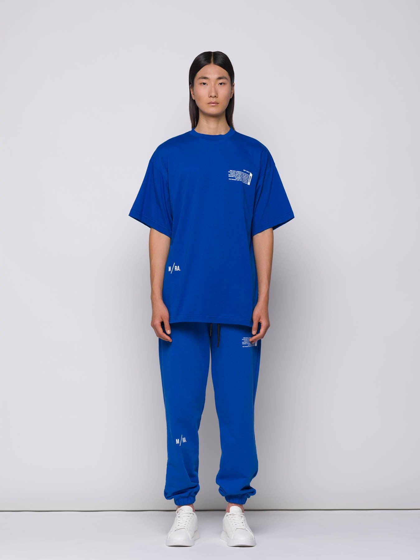 T-shirt oversize azzurra con logo