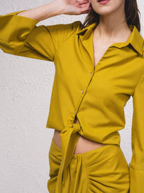 Blusa con nodo frontale e colletto a camicia