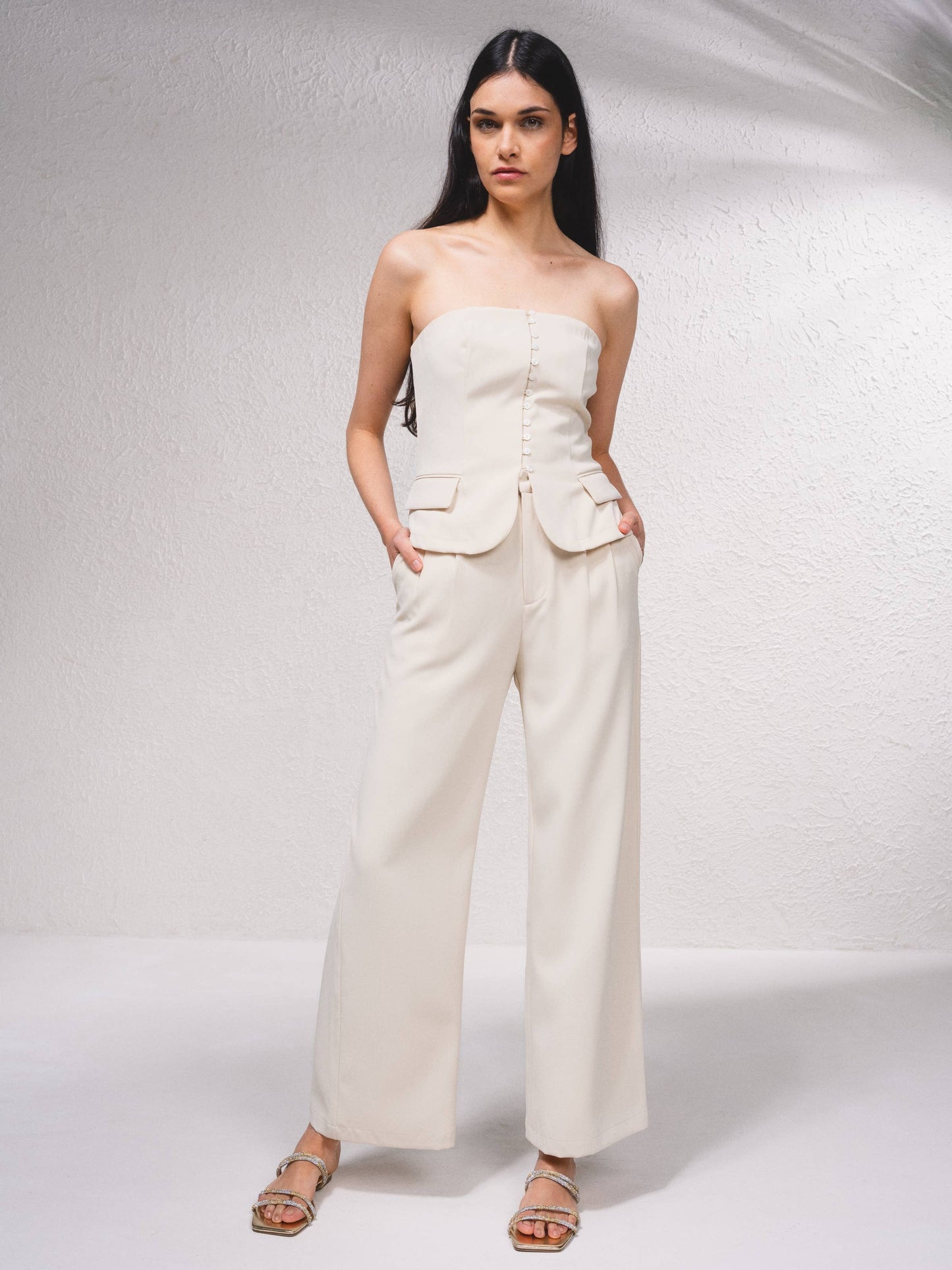 Top bustier stile gilet con bottoni frontali