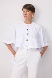 Poncho in cupro bianco con bottoni dorati