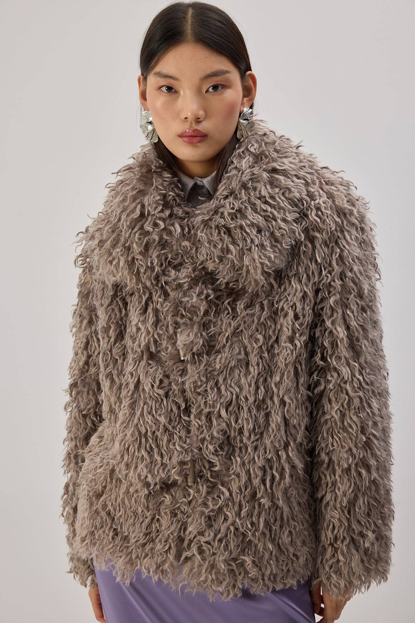 Cappotto in pelliccia sintetica riccia color visone