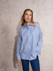 Blusa camicia oversize in cotone con bottoni dorati