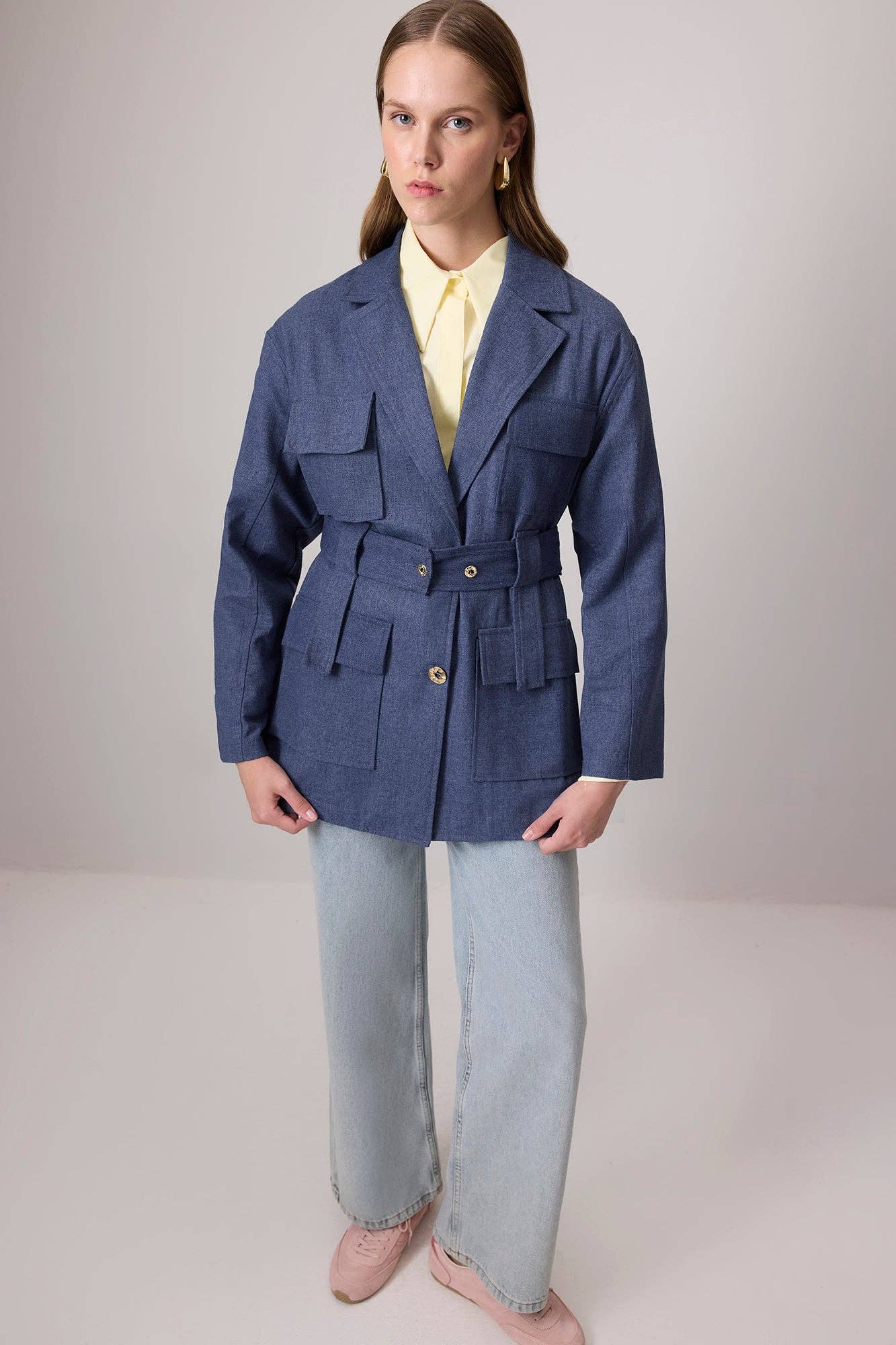 Giacca utility in lino blu navy con cintura e tasche